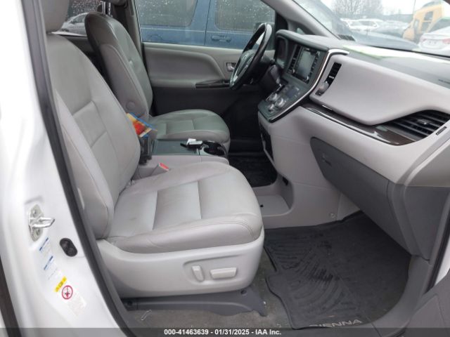 5TDDZ3DC8KS215123 Toyota Sienna Xle Premium 7 Passenger