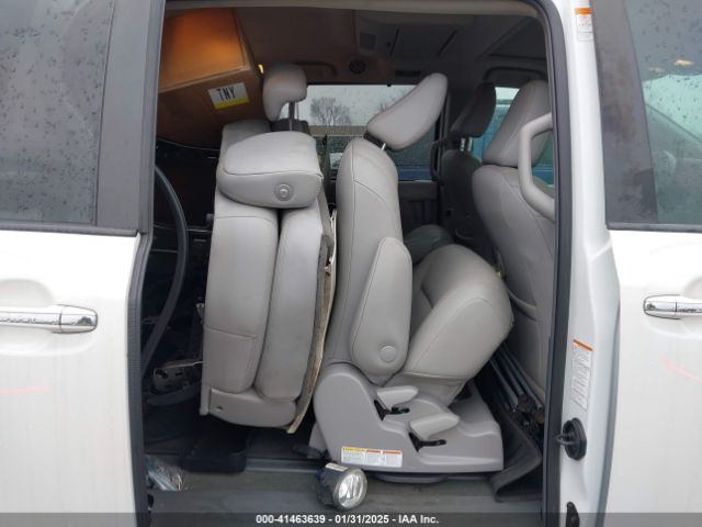 5TDDZ3DC8KS215123 Toyota Sienna Xle Premium 7 Passenger