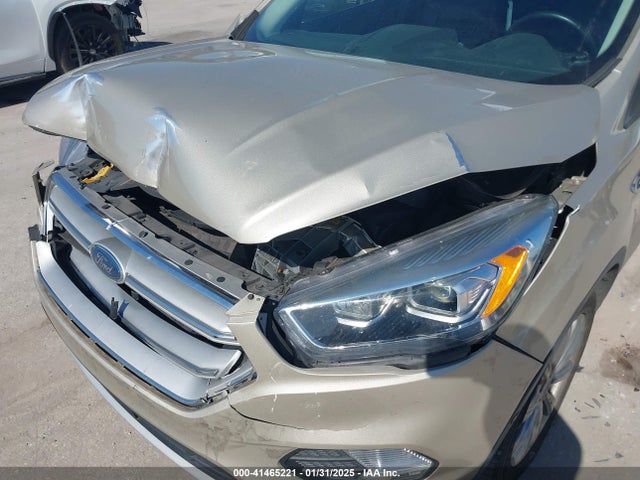 1FMCU0J91JUC55132 Ford Escape Titanium