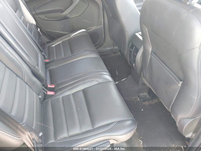 1FMCU0J91JUC55132 Ford Escape Titanium