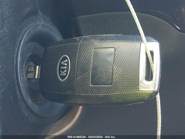 5XYKT3A69EG520798 KIA SORENTO LX