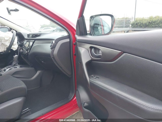 JN1BJ1CR8HW118654 Nissan Rogue Sport S
