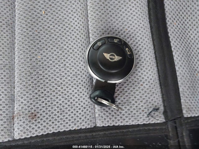 2010 MINI COOPER S WMWMF7C52ATX42462 Photo 10