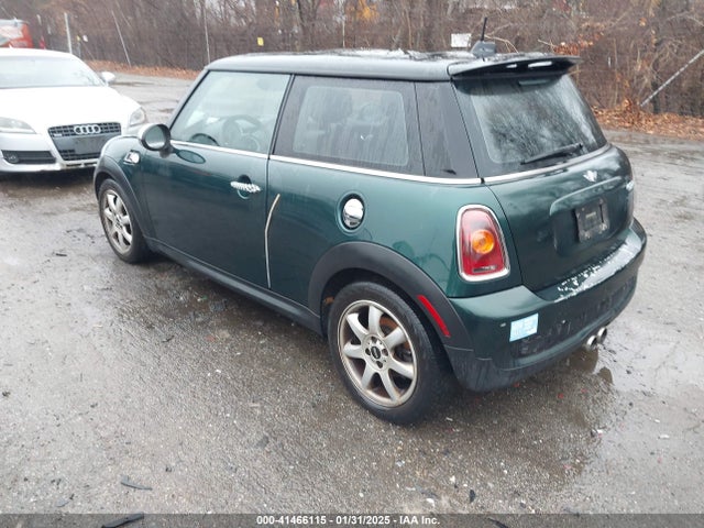 2010 MINI COOPER S WMWMF7C52ATX42462 Photo 2