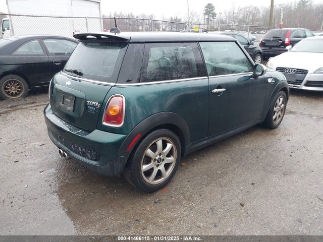 2010 MINI COOPER S WMWMF7C52ATX42462 Photo 3