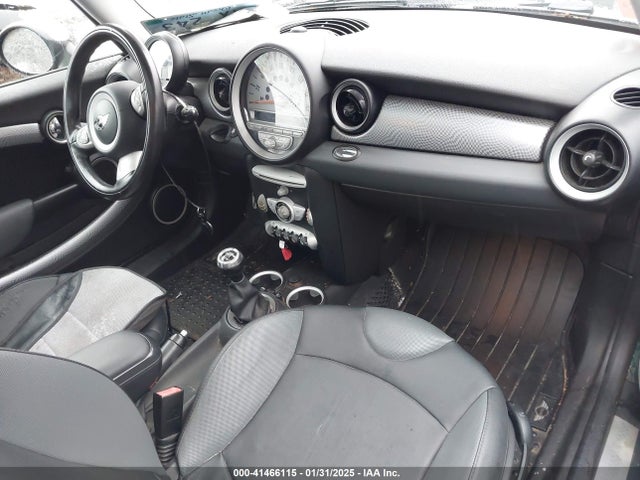 2010 MINI COOPER S WMWMF7C52ATX42462 Photo 4