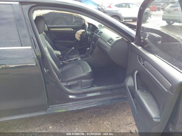 1VWBT7A35EC040417 Volkswagen Passat 1.8t Se