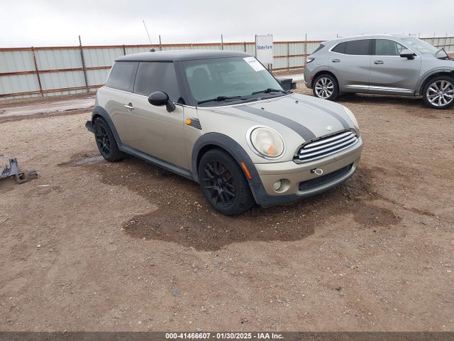 2008 MINI COOPER WMWMF33528TU67226 Photo 0