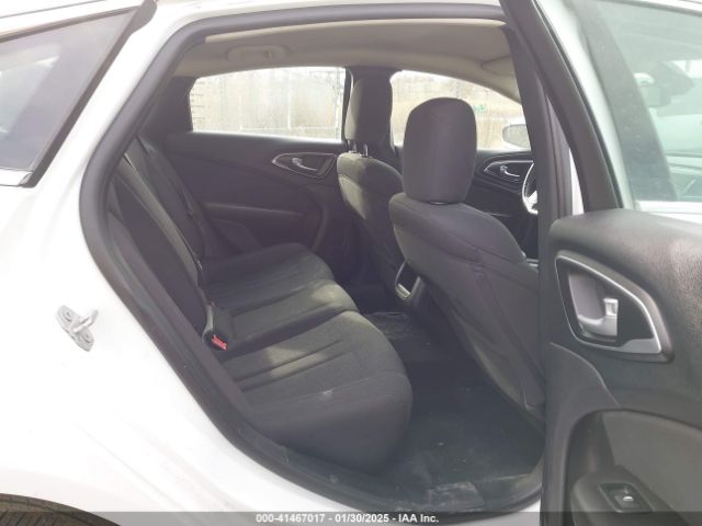 1C3CCCFB9GN186217 Chrysler 200 Touring