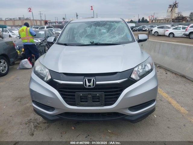 3CZRU6H36JG709813 Honda HR-V LX