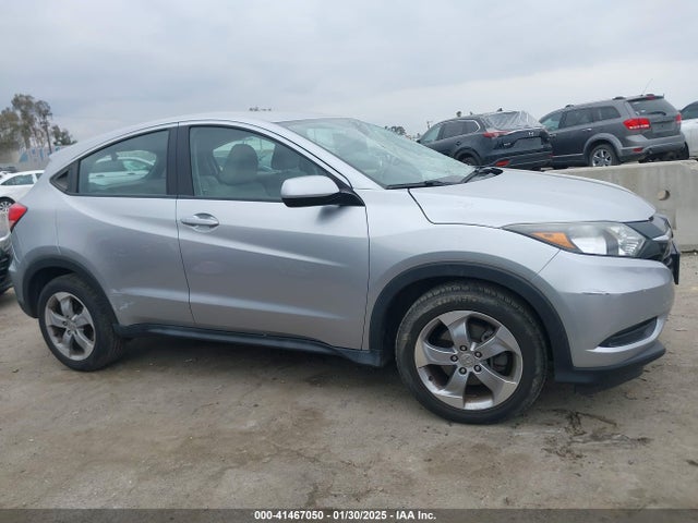 3CZRU6H36JG709813 Honda HR-V LX