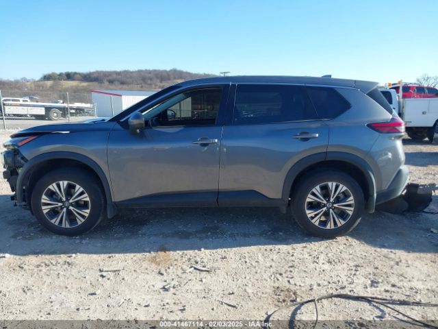 5N1AT3BA8MC670432 Nissan Rogue Sv Fwd
