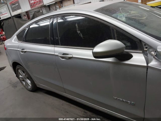 3FA6P0LUXJR170152 Ford Fusion Hybrid Se