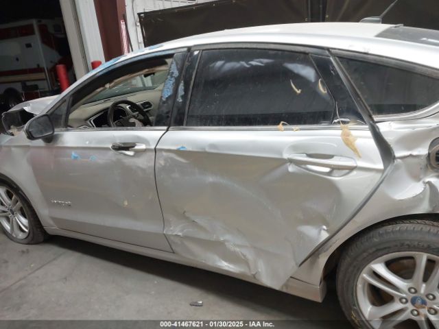 3FA6P0LUXJR170152 Ford Fusion Hybrid Se