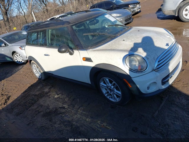 2011 MINI COOPER CLUBMAN WMWZF3C57BTY00422 Photo 0