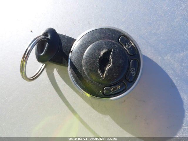 2011 MINI COOPER CLUBMAN WMWZF3C57BTY00422 Photo 10