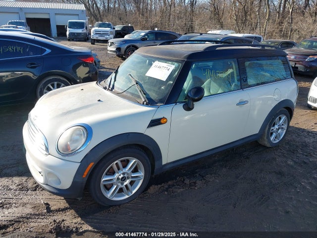 2011 MINI COOPER CLUBMAN WMWZF3C57BTY00422 Photo 1
