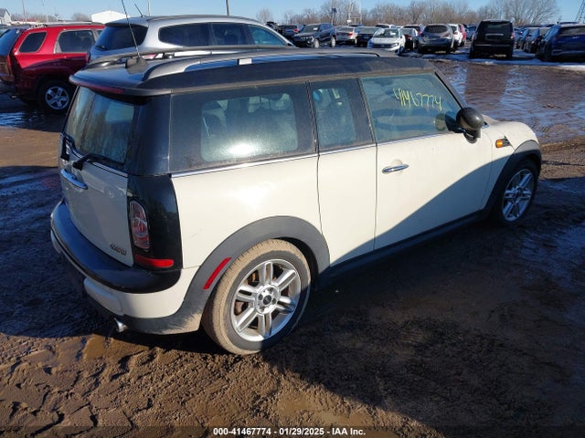 2011 MINI COOPER CLUBMAN WMWZF3C57BTY00422 Photo 3