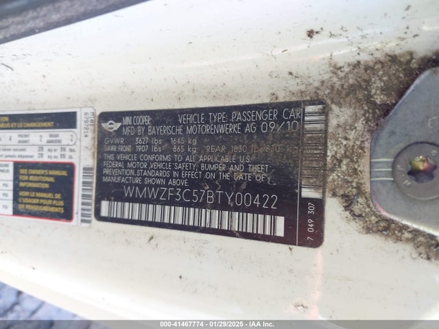 2011 MINI COOPER CLUBMAN WMWZF3C57BTY00422 Photo 8