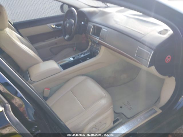 2010 JAGUAR XF SAJWA0HE5AMR69859 Photo 4