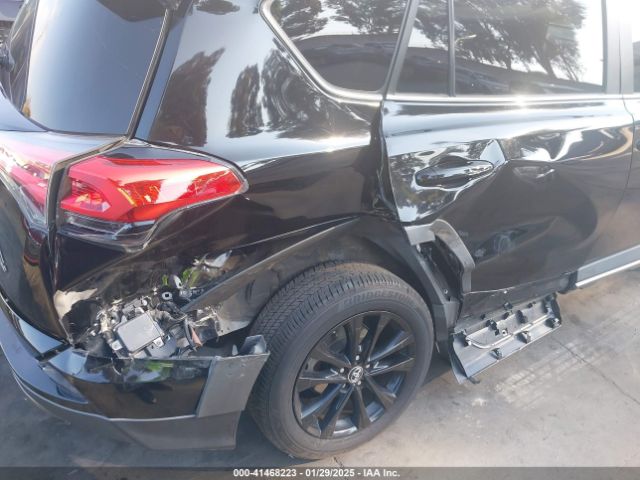 2T3RFREV0JW801121 Toyota Rav4 Adventure/xle
