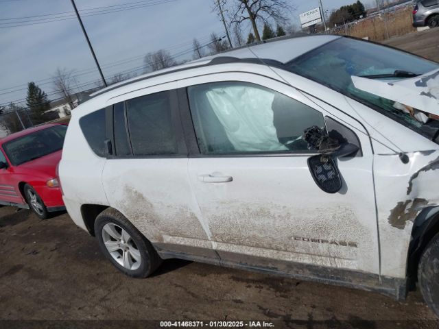 1C4NJDEB8GD757798 Jeep Compass Latitude