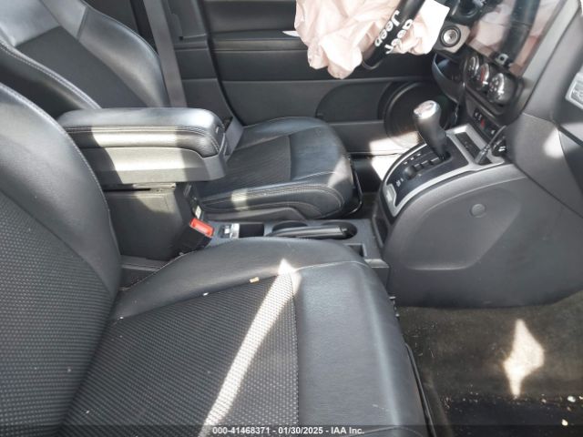 1C4NJDEB8GD757798 Jeep Compass Latitude