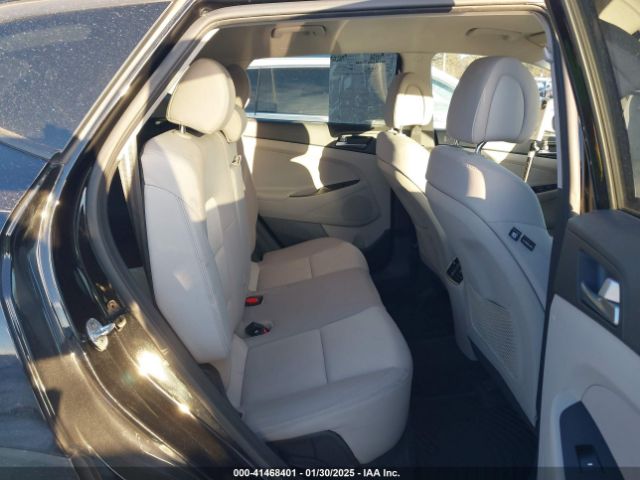 KM8J3CA27HU410971 Hyundai Tucson Sport