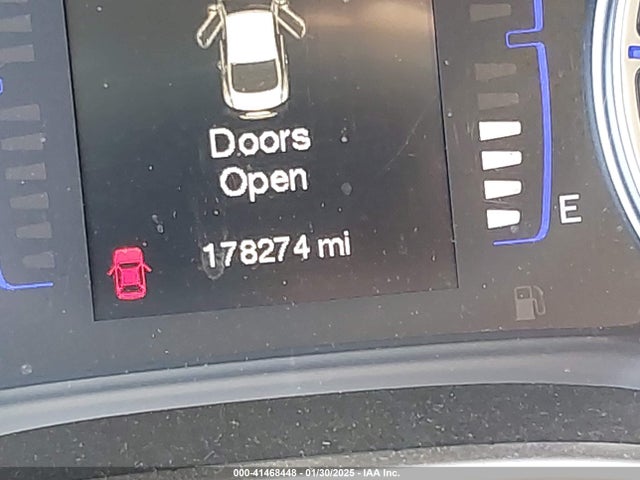 Chrysler 200 Limited 2015 1C3CCCAB0FN531642 Image 16