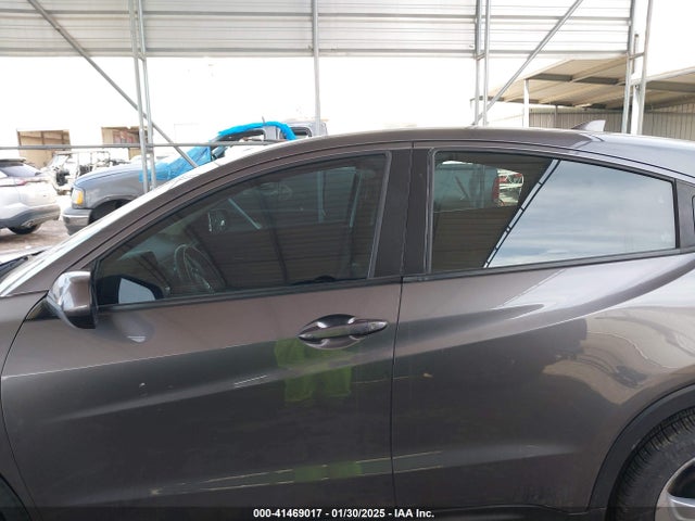3CZRU5H3XKG708143 Honda HR-V LX