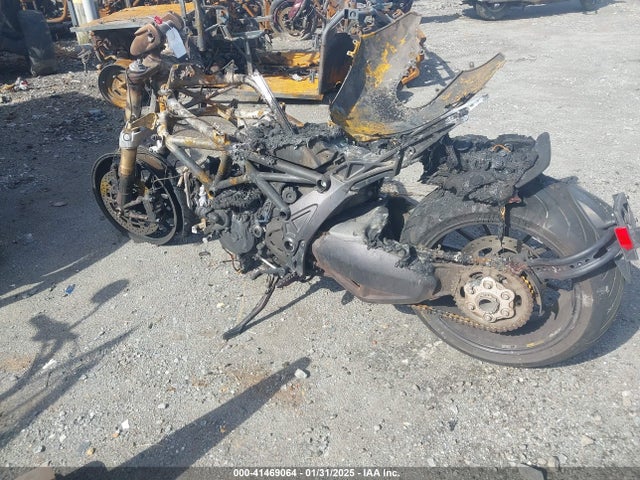 Ducati Diavel 2015 ZDM13BSW0FB019674 Image 9