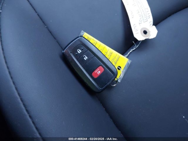 JTDL9MFU7N3040392 Toyota Prius Xle Awd-e
