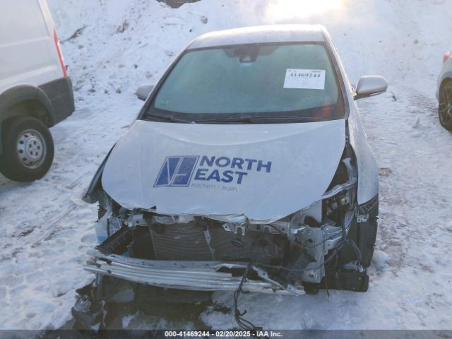 JTDL9MFU7N3040392 Toyota Prius Xle Awd-e