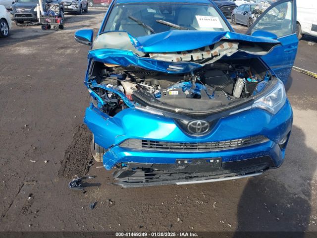 JTMRFREV6JJ235366 Toyota Rav4 Adventure/xle