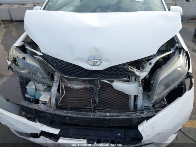 5TDXK3DCXGS738037 Toyota Sienna Se 8 Passenger
