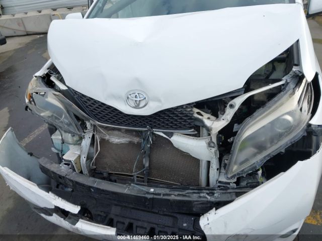 5TDXK3DCXGS738037 Toyota Sienna Se 8 Passenger