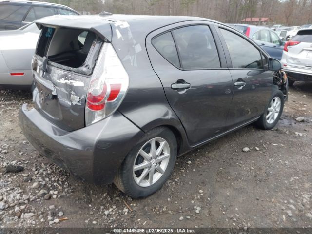 JTDKDTB32E1561016 Toyota Prius C Four
