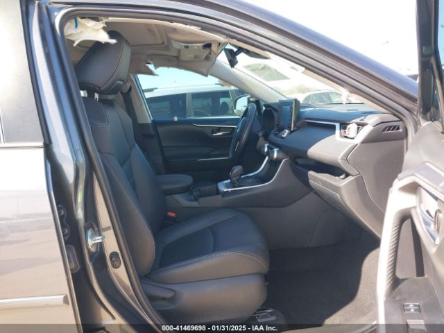 2T3C1RFV0NC207915 Toyota Rav4 Xle Premium