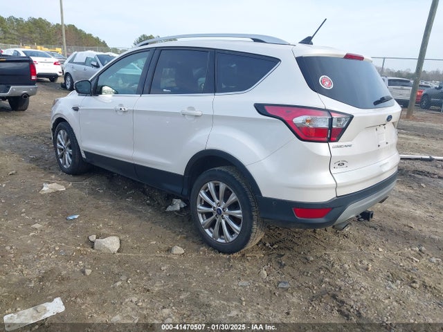 1FMCU0J98JUA66199 Ford Escape Titanium