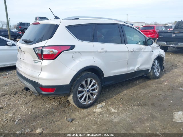 1FMCU0J98JUA66199 Ford Escape Titanium