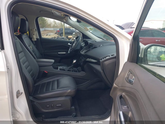 1FMCU0J98JUA66199 Ford Escape Titanium