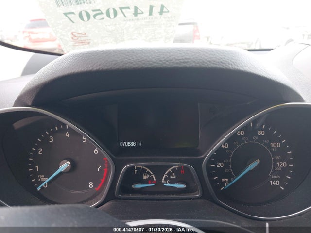 1FMCU0J98JUA66199 Ford Escape Titanium