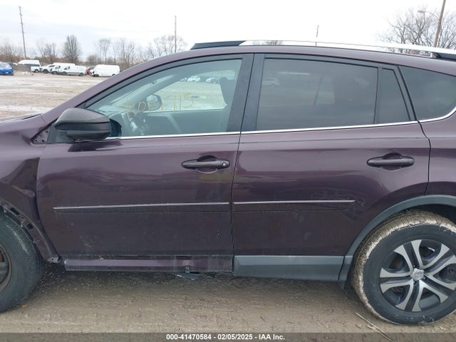 2T3ZFREV0GW312324 Toyota RAV4 LE