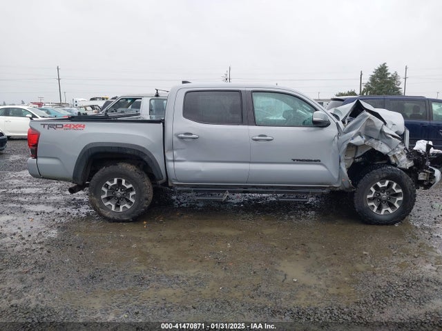 3TMCZ5AN6KM235786 Toyota Tacoma Trd Off Road