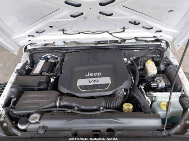 1C4BJWDGXEL305267 Jeep Wrangler Unlimited Sport