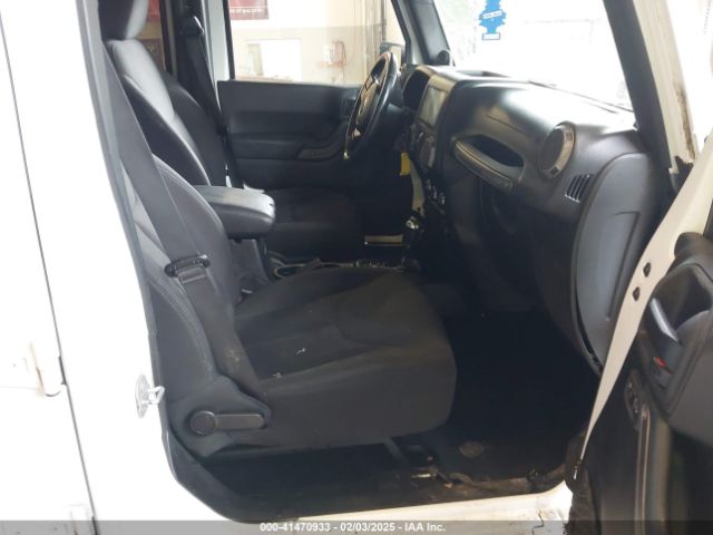 1C4BJWDGXEL305267 Jeep Wrangler Unlimited Sport