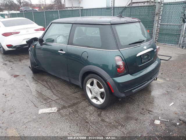 2006 MINI COOPER WMWRC33556TK70238 Photo 2