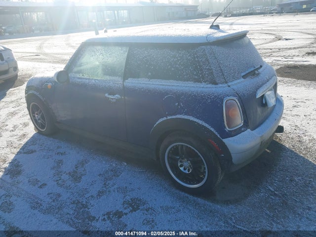 2007 MINI COOPER WMWMF33587TL77089 Photo 2