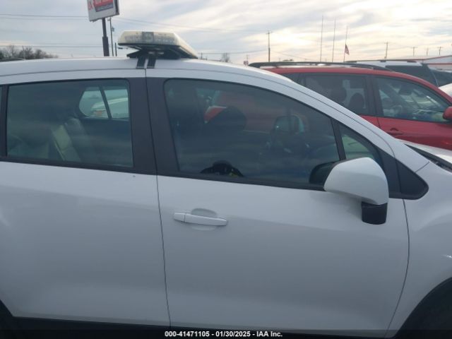 3GNCJKSB8LL230341 Chevrolet Trax Fwd Ls