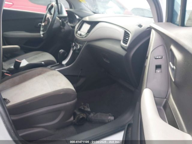 3GNCJKSB8LL230341 Chevrolet Trax Fwd Ls